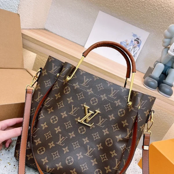 Louis new arrival tote bag size : 26*27 cm