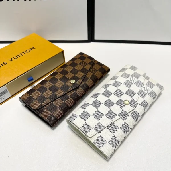 Louis new arrival wallet size: 19×10 cm