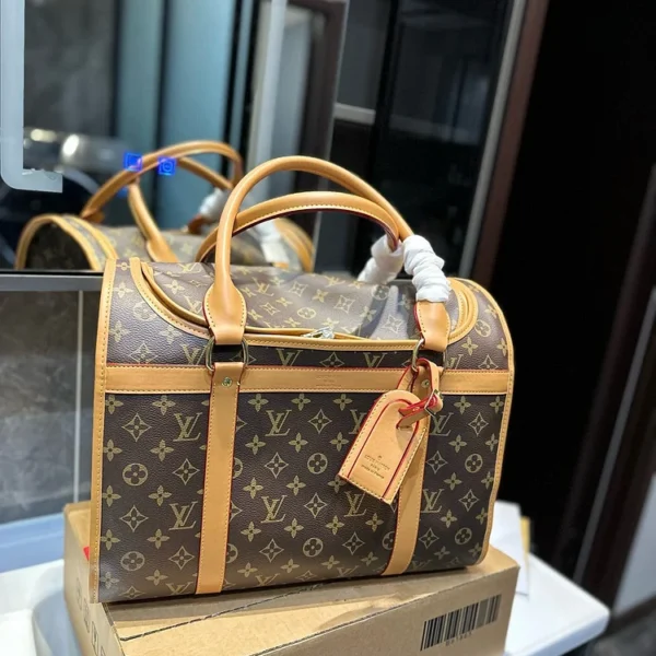 Louis new arrival pet bags size: 39*20*32 cm