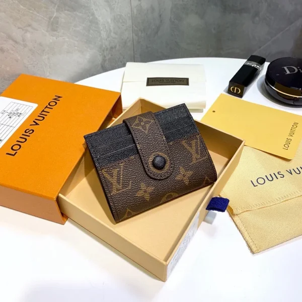 Louis new arrival wallets size: 9×9 cm