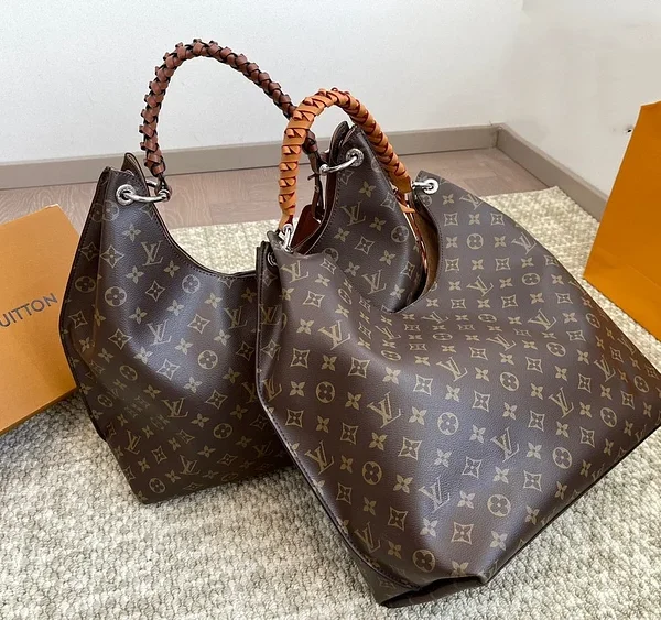 Louis new arrival tote bag size : 34 * 28 cm