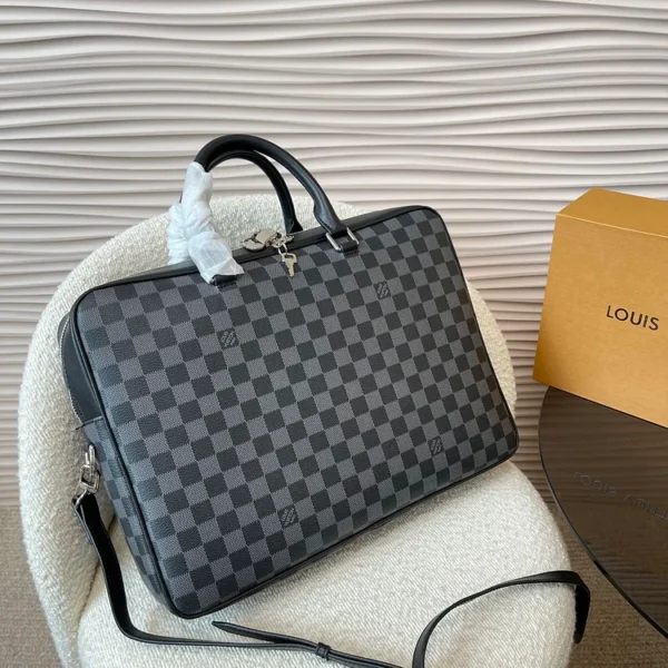 L men bag laptop size :39 28 cm
