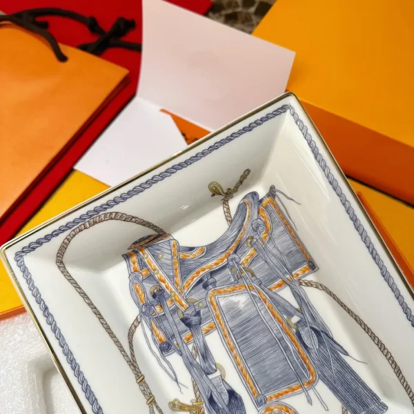 HERMES Монетница в красном цвете