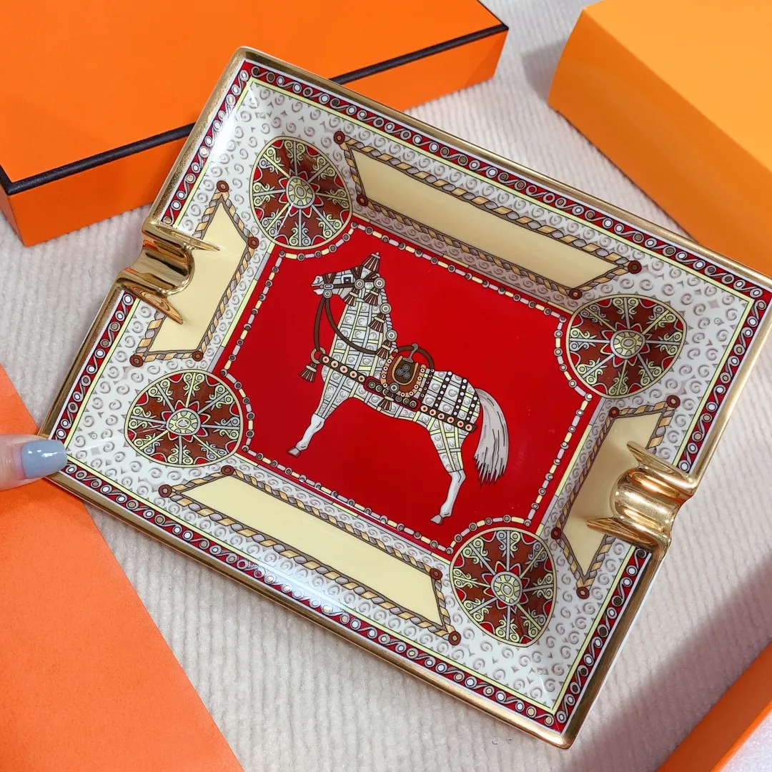 HERMES Пепельница размером 17 см с нескользящей подошвой из натуральной кожи